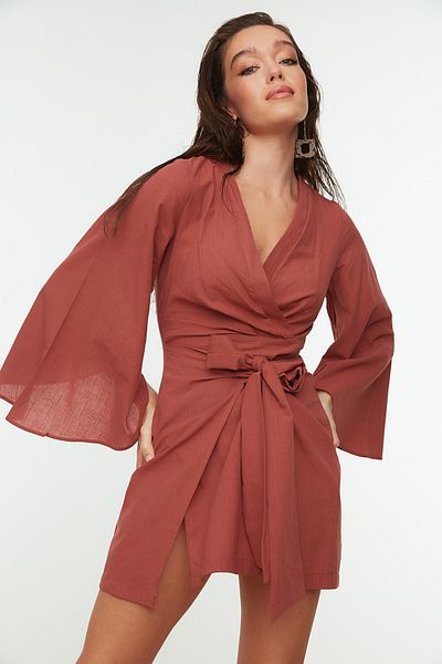 Trendyol Collection Dusty Rose Mini-Strandkleid zum Binden aus 100 % Baumwolle TBESS21EL3208