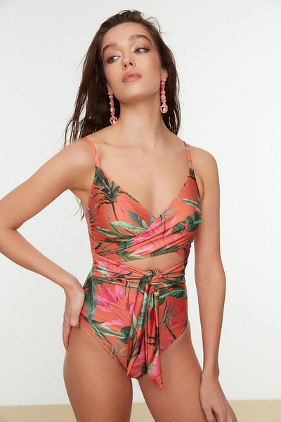 Trendyol Collection Zweireihiger, gebundener, normaler Badeanzug mit Blumenmuster TBESS20MA0031