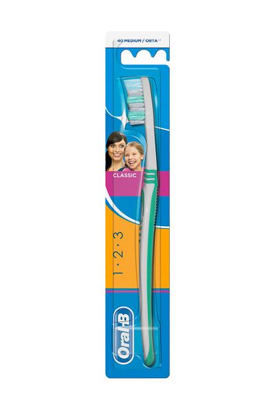 Oral-B فرشاة أسنان أورال-بي تي بي كلاسيك 40 متوسطة (5921)
