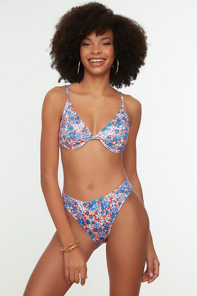Trendyol Collection Blaues Bikini-Set mit Blumendruck TBESS22BT0009
