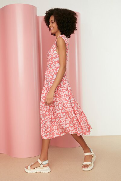 Trendyol Collection Red Skater/derék nyitott derék mélyen dekoltált virágmintás midi szőtt ruha TWOSS21EL0709