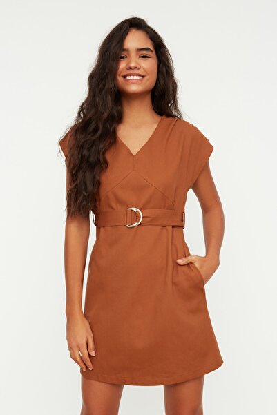 Trendyol Collection Tkané tkané šaty s velbloudím pásem TWOSS22EL0786