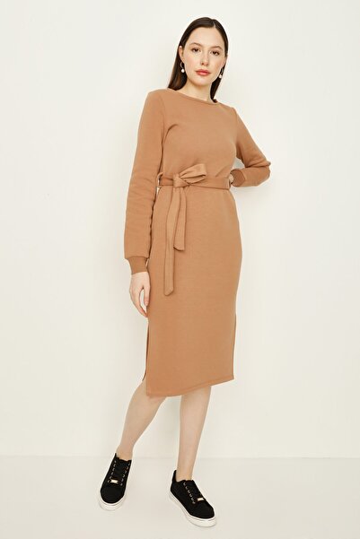 Select Moda Kadın Kahverengi Beli Kuşaklı Yandan Yırtmaçlı Sweat Elbise