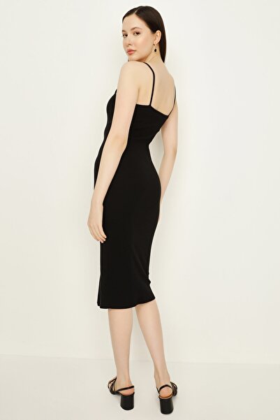 Select Moda Γυναικείο μίντι φόρεμα με μαύρο λουράκι με λεπτομέρεια με σχισμή μπροστά