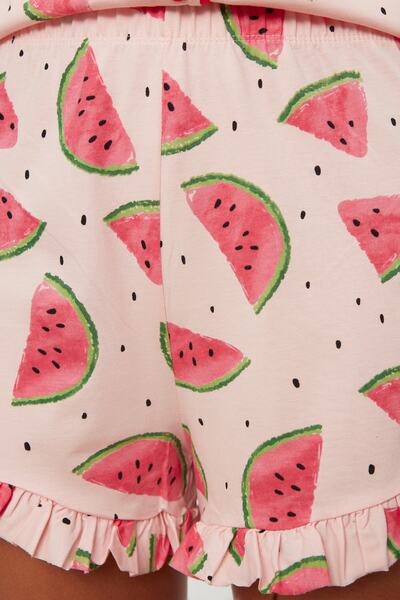 Trendyol Collection Rosafarbenes Baumwoll-Rüschen-Shorts-Pyjama-Set mit Wassermelonenmuster – THMSS21PT0670