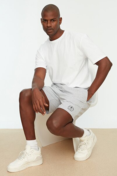 Trendyol Collection Γκρι ανδρικό κοντό σορτς με κανονική εφαρμογή TMNSS22SR0404