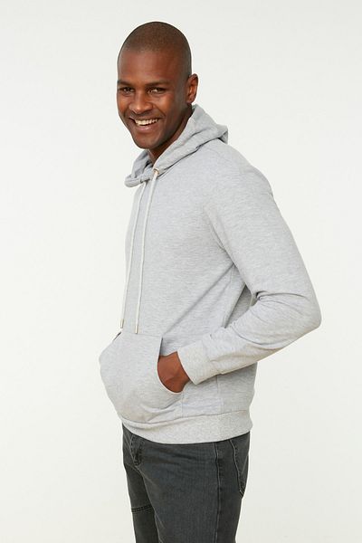 Trendyol Collection Graues Langarm-Sweatshirt mit Kapuze - Regular Fit TMNAW20sw0162