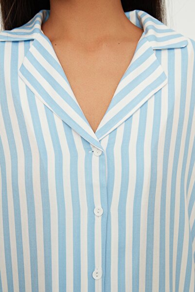 Trendyol Collection Modrý pruhovaný viskózový top tkaný pyžamový set se širokými kraťasy THMSS21PT0179