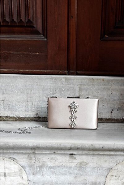 LA CALZATURE حقيبة نسائية من الجلد الساتان ستار ستون اكسسوار للسهرة موديل نحيف