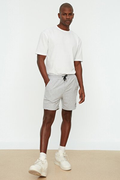 Trendyol Collection Γκρι ανδρικό κοντό σορτς με κανονική εφαρμογή TMNSS22SR0404