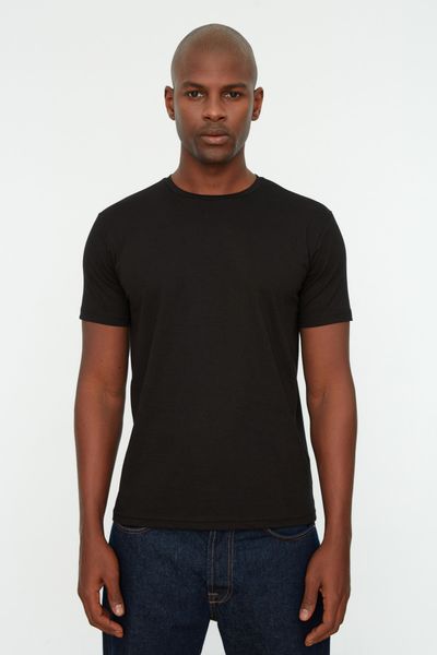 Trendyol Collection Schwarzes, kurzärmliges Basic-T-Shirt mit normalem/normalem Schnitt und Rundhalsausschnitt TMNSS22TS0271