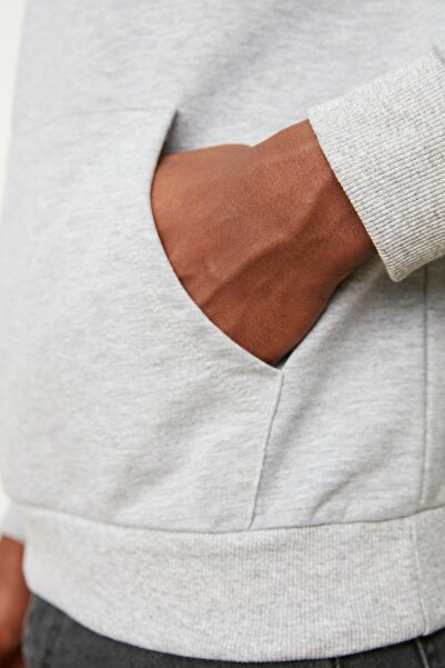 Trendyol Collection Сив суитшърт с дълъг ръкав с качулка - стандартна кройка TMNAW20sw0162