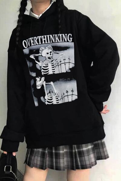 Freak Tshirt هوديي للجنسين من الصوف الأسود مطبوع عليه هيكل عظمي للتفكير الزائد