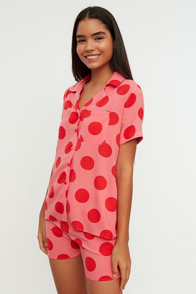 Trendyol Collection Fukszia pöttyös viszkóz rövidnadrág szőtt pizsama szett THMSS20PT0306