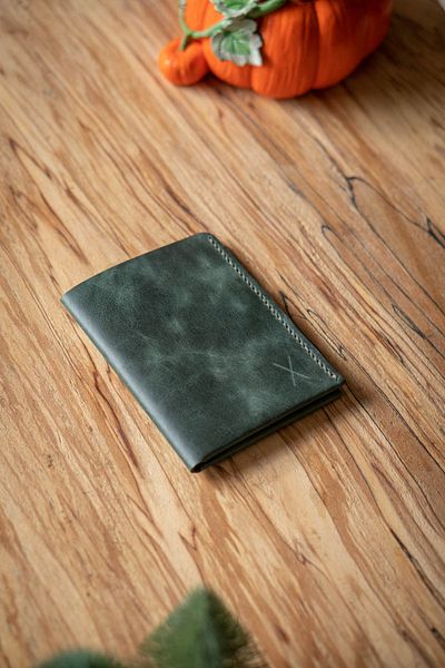 minimal X design حامل بطاقات Minimal X Passport Cover - أخضر محيطي - جلد طبيعي ومصنوع يدويًا