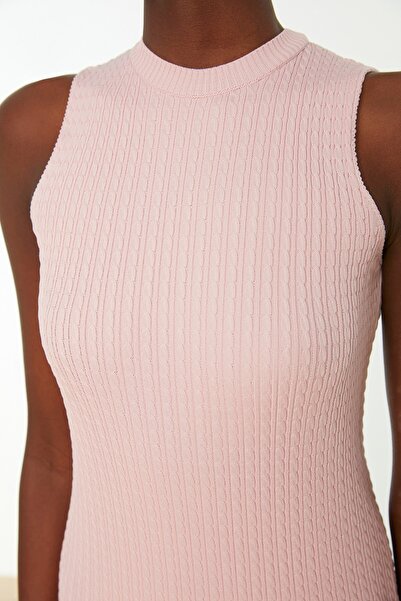 Trendyol Collection Puder-Midi-Strickkleid, detailliertes Strickkleid TWOSS22EL2363