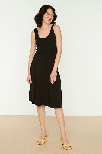 Trendyol Collection Černé páskové/Skater midi viskózové elastické pletené šaty TWOSS19VG0202