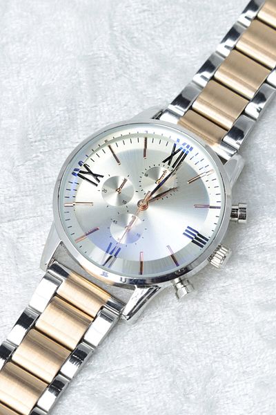 Leerybee Silver Color Steel Strap Unisex Wristwatch