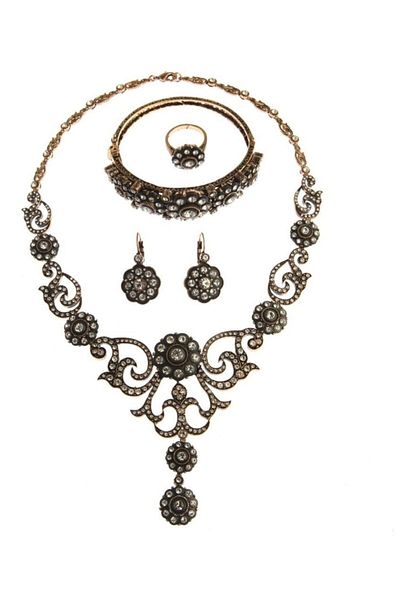 Aşina Gümüş Women's Daisy Diamond Mounted Choker Set