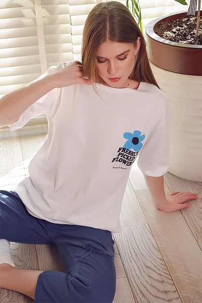Trend Alaçatı Stili T-Shirt - Weiß - Oversized