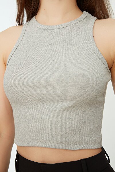 Trendyol Collection Šedé vypasované/přiléhavé ohlávkové ohlávkové límce žebrované pružné pletené tílko TWOSS21AL0050