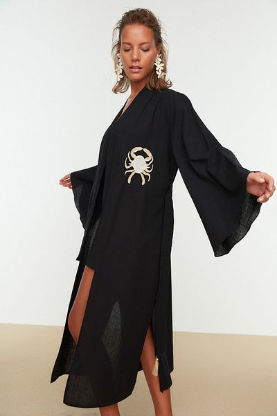 Trendyol Collection Schwarzer, gewebter, bestickter Midi-Kimono und Kaftan aus 100 % Baumwolle mit Gürtel TBESS22KM0039