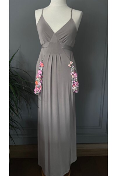 Kübra Tekin Taşlı Boncuklu Işlemeli Uzun Gri Jarse Elbise