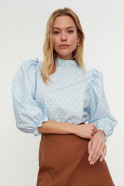 Trendyol Collection Niebieska tkana bluzka w kropki TWOSS22BZ0089