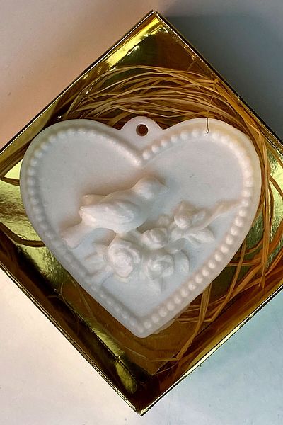 FANTASTİK SANAT ATÖLYESİ Decorative Gift Lily Scented Heart Series White Decorative Bathroom and Hand Soap