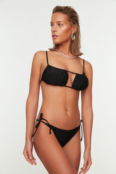 Trendyol Collection Schwarzes Bikini-Set zum Binden TBESS22BT0001