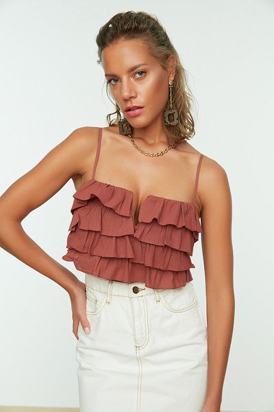 Trendyol Collection Braune, gewellte Strandbluse aus gewebter Baumwolle mit Rüschen TBESS21BZ0661