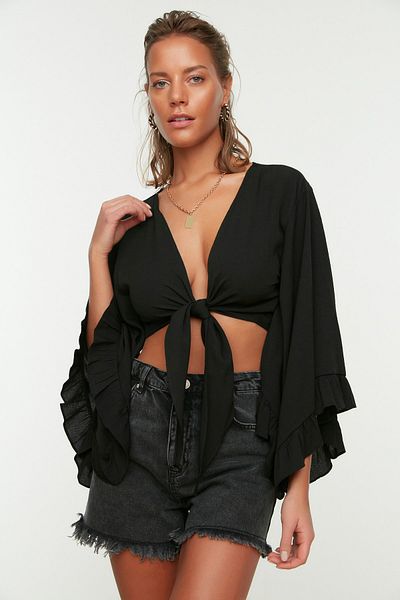 Trendyol Collection Schwarze, bauchfreie, gewebte Volantbluse TBESS19BB0095