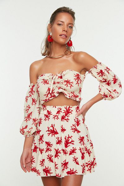 Trendyol Collection Set mit aus Rock und Bluse mit Puffärmeln aus Webstoff mit Korallenprint TBESS21AU0539