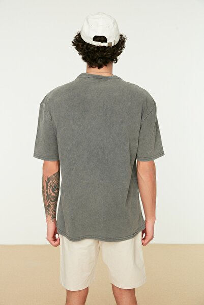 Trendyol Collection Anthrazitfarbenes, übergroßes, bedrucktes T-Shirt aus Baumwolle - TMNSS22TS0237