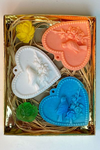 FANTASTİK SANAT ATÖLYESİ 3-Piece Decorative Gift Spring Flowers Scented Heart Series Decorative Bathroom and Hand Soap