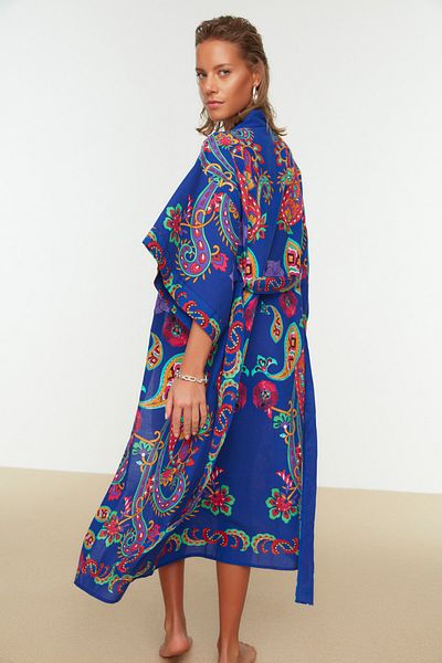 Trendyol Collection Ethnisch gemusterter Midi-Kimono und Kaftan aus 100 % Baumwolle mit Gürtel TBESS22KM0023