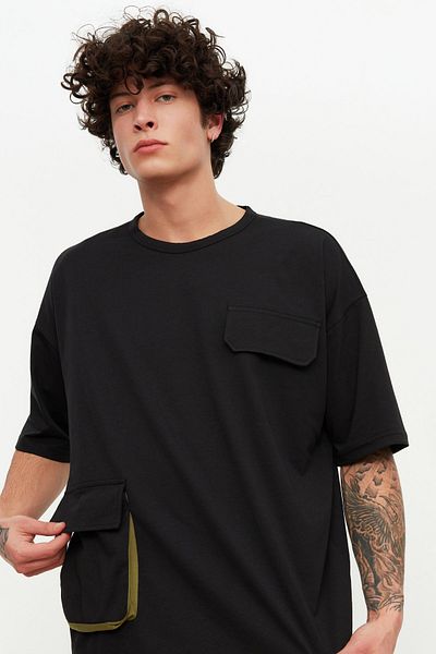 Trendyol Collection Μαύρο μπλουζάκι με λαιμόκοψη μεγάλου μεγέθους - κοντομάνικο TMNSS21TS0442