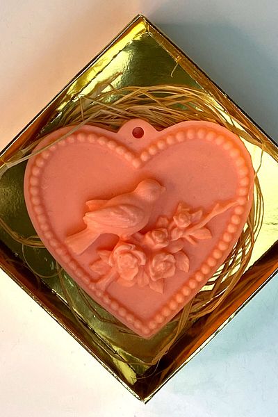 FANTASTİK SANAT ATÖLYESİ Decorative Gift Strawberry Scented Heart Series Pink Decorative Bath and Hand Soap