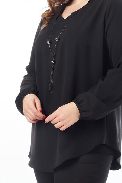 Moda Alba بلوزة سوداء بأكمام طويلة وقلادة مقاس كبير