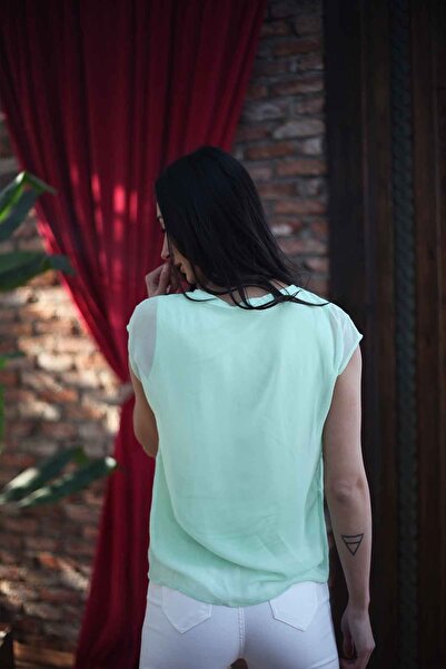 Blues Outlet Γυναικεία κοντομάνικη μπλούζα σιφόν με γραμμή-πράσινη