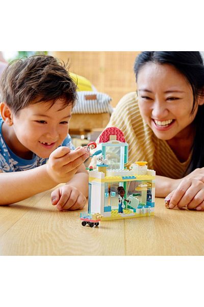 LEGO 41695 Pet Clinic - Mia Mini Baby and Animal Rescue Toy, Cat Rabbit Set