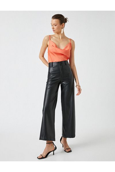 Koton Satinbluse mit tiefem Ausschnitt