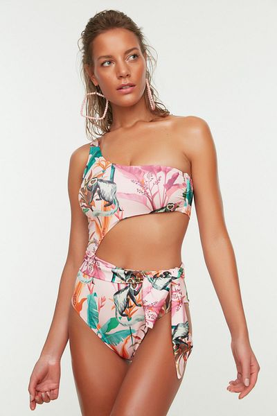 Trendyol Collection Trópusi mintás egy váll kivágott/ablakos normál fürdőruha TBESS22MA0197