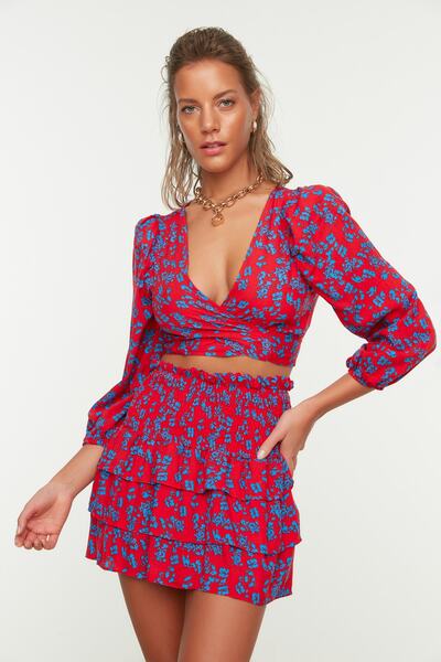 Trendyol Collection TBESS20AU0033 - Virágmintás szőtt strandruha - Fodor blúz és szoknya