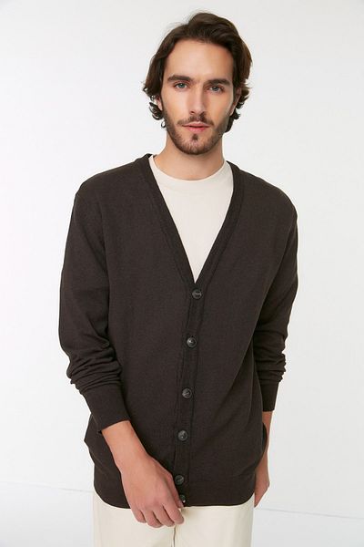 Trendyol Collection Brauner Slim-Fit-Cardigan aus Baumwolle mit V-Ausschnitt und Knöpfen TMNAW21HI0274