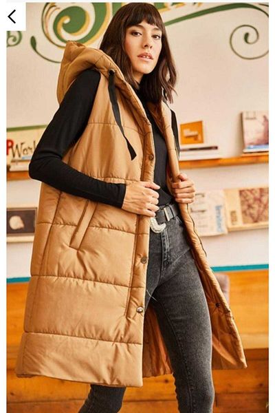 Olalook Damen-Pufferweste mit Kapuze und Taschen in Milchkaffeefarbe YLK-19000007