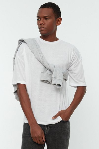 Trendyol Collection White Oversize Crew Neck Short Sleeve T-Shirt - TMNSS22TS0300