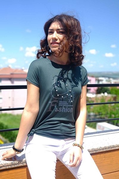 AVORWE Μπλουζάκι Stoned Fashion με λεπτομέρεια και καρδιά