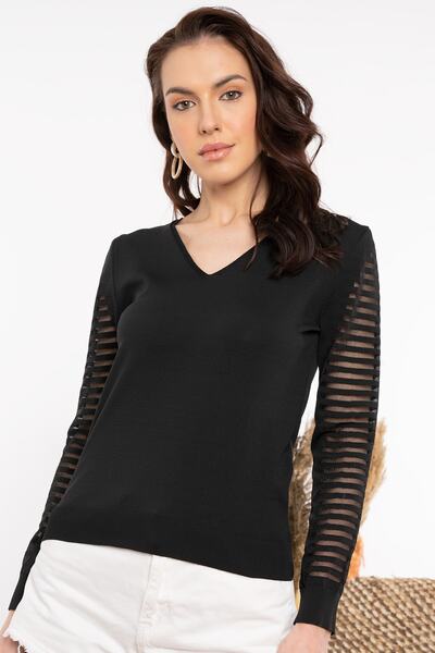 AQE FASHION Γυναικεία μαύρη μπλούζα με δαντέλα με λαιμόκοψη σε μαύρο χρώμα