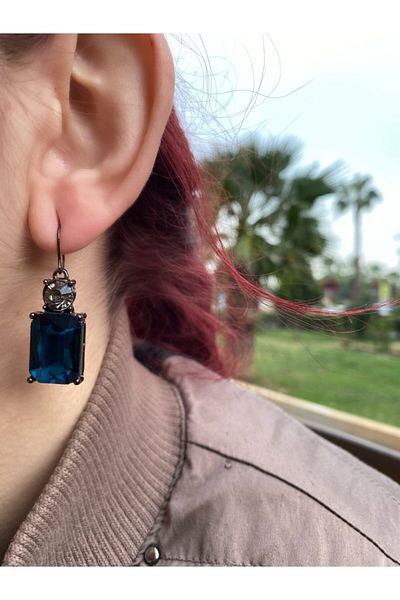 Miss Evita Black Stone Earrings (navy blue)
